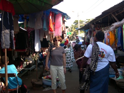 mamoudzou marché les vetements et anne marie