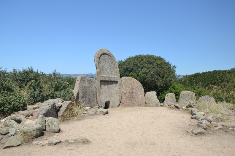 Barbagio - site megalithique de Giganti S'Ena e Thomes .JPG