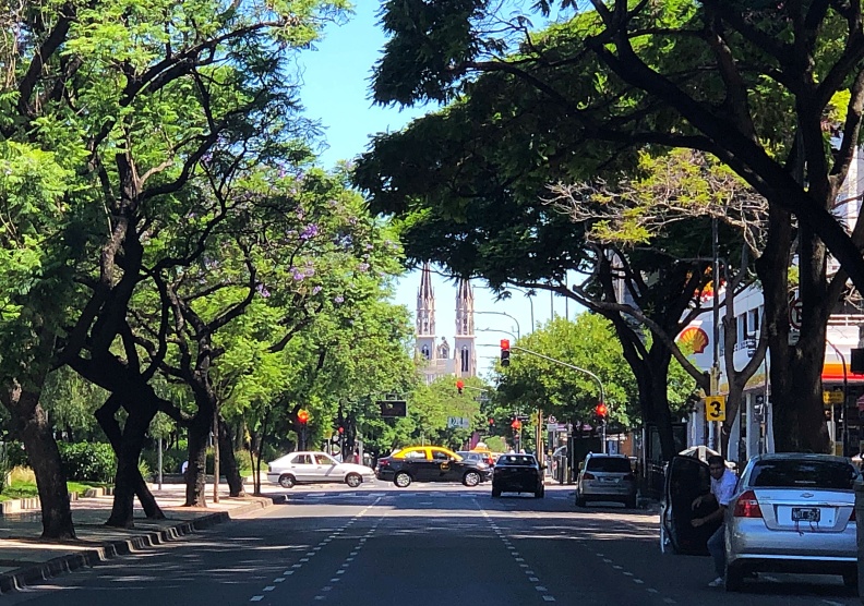 Buenos Aires - La plus grande avenue du monde.jpg