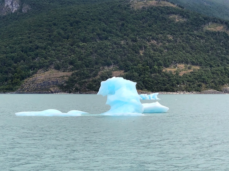 El Calafate – Glacier Upsala – glace isolée .jpg